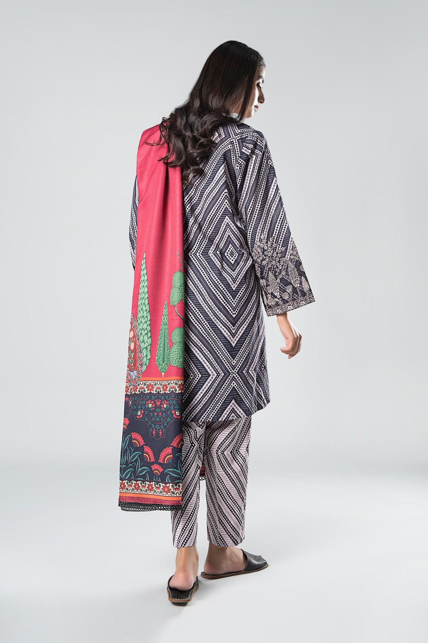 3 Pc Printed Khaddar Suit | MB-USP23-208A