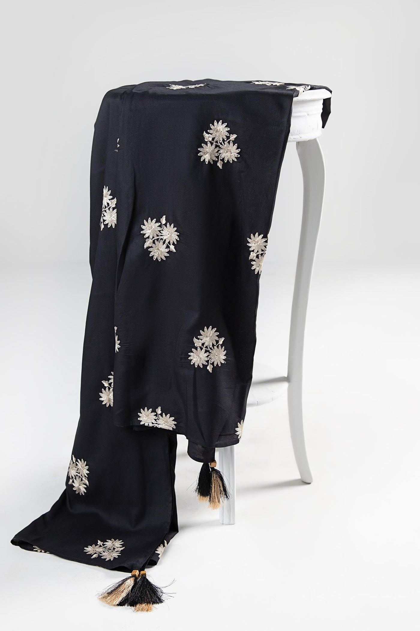 Embroidered Linen Shawl | MB-WS24-82